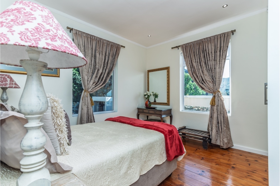 3 Bedroom Property for Sale in Cairnside Western Cape